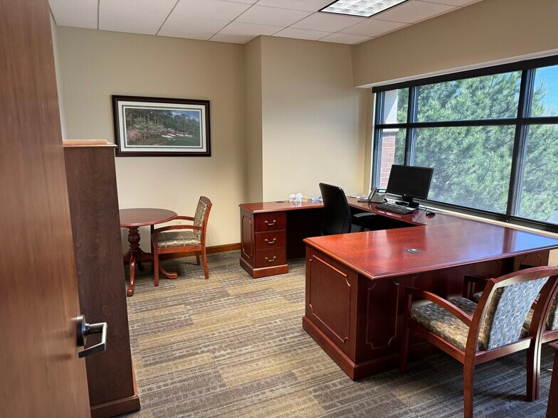 More Photos Of 109 Veterans Pky, Yorkville Office For Lease