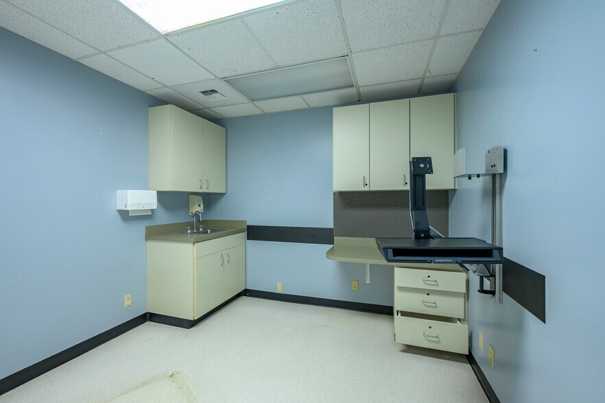 More Photos Of 424 NE Ford St, Mcminnville Office For Sale