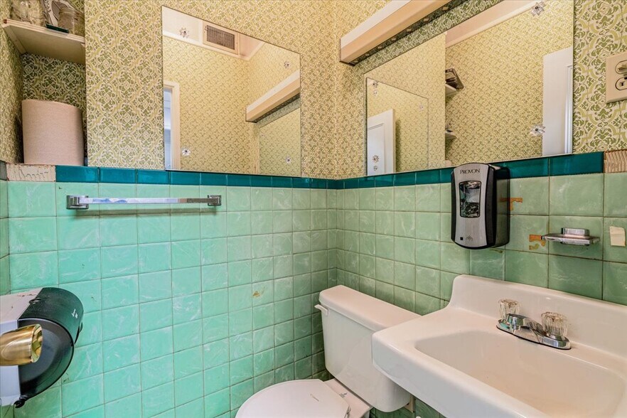 More Photos Of 723 Braddock Ave, Braddock Office For Sale