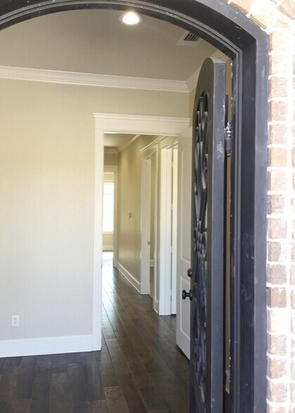 More Photos Of 6713 Old Jacksonville Hwy, Tyler Office For Lease