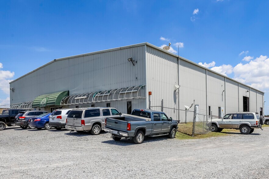 More Photos Of 4217 S Lewis St, New Iberia Warehouse For Sale