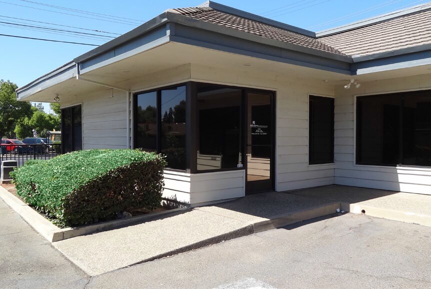 More Photos Of 445 W Dakota Ave, Fresno Office Residential For Sale