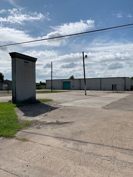 More Photos Of 12841 Highway 90, Beaumont Warehouse For Lease
