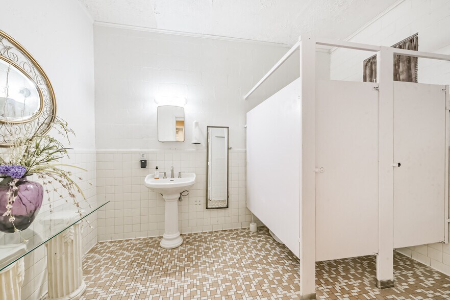 More Photos Of 130 S 4th St, La Porte General Retail For Sale