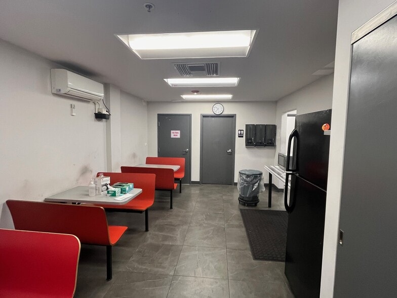 More Photos Of 5295 NW 163rd St, Miami Lakes Warehouse For Lease