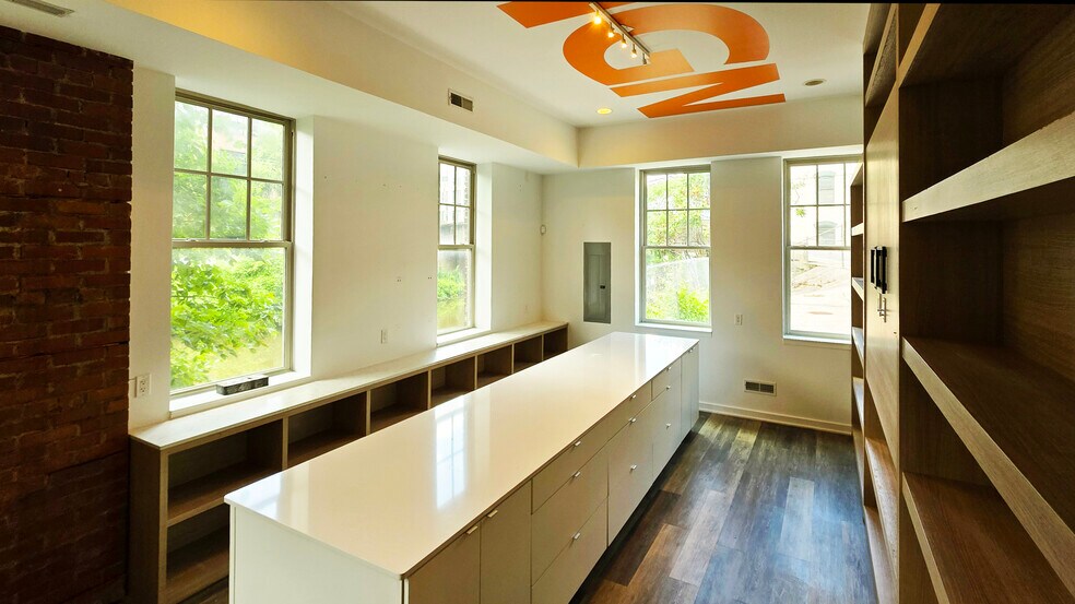 More Photos Of 4590 Main St, Manayunk Office For Lease