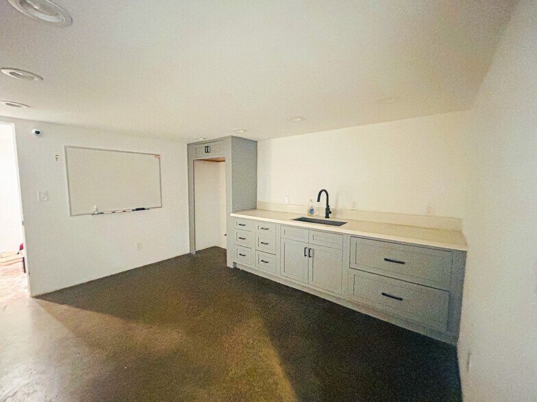 More Photos Of 978 Chung King Rd, Los Angeles Loft Creative Space For Sale