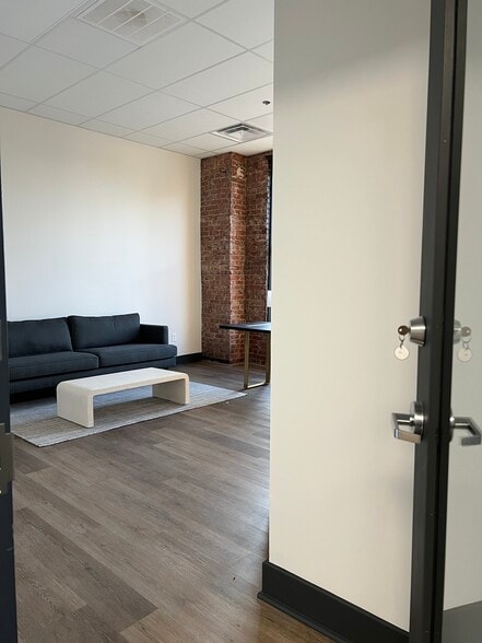 More Photos Of 105 N High St, Winchester Storefront Retail Office For Lease