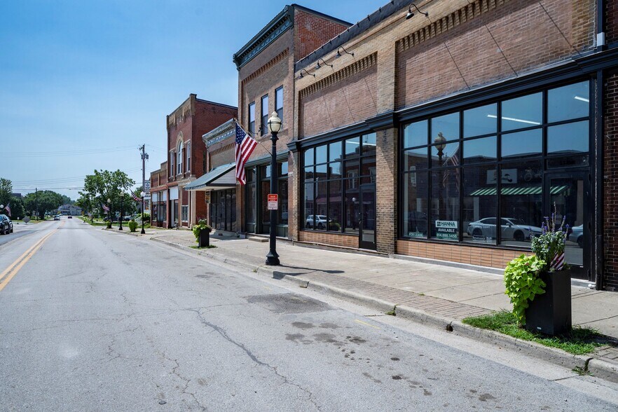 More Photos Of 3-9 S Main St, Jeffersonville Storefront Retail Office For Lease