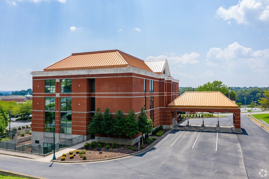 More Photos Of 25 Jefferson St, Clarksville Office For Lease