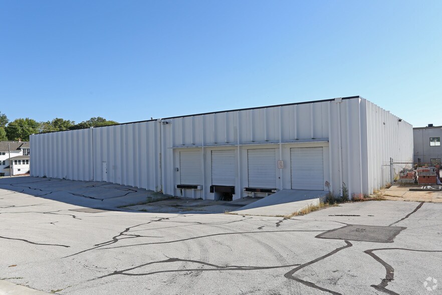 More Photos Of 9301 W 53rd St, Merriam Warehouse For Lease