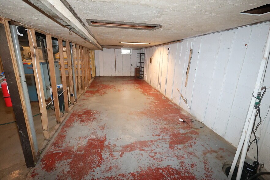 More Photos Of 3002 Old US 20 W, Elkhart Specialty For Sale