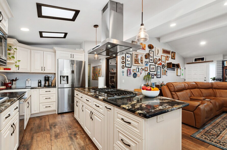 More Photos Of 20292 Riverside Dr, Newport Beach Specialty For Sale