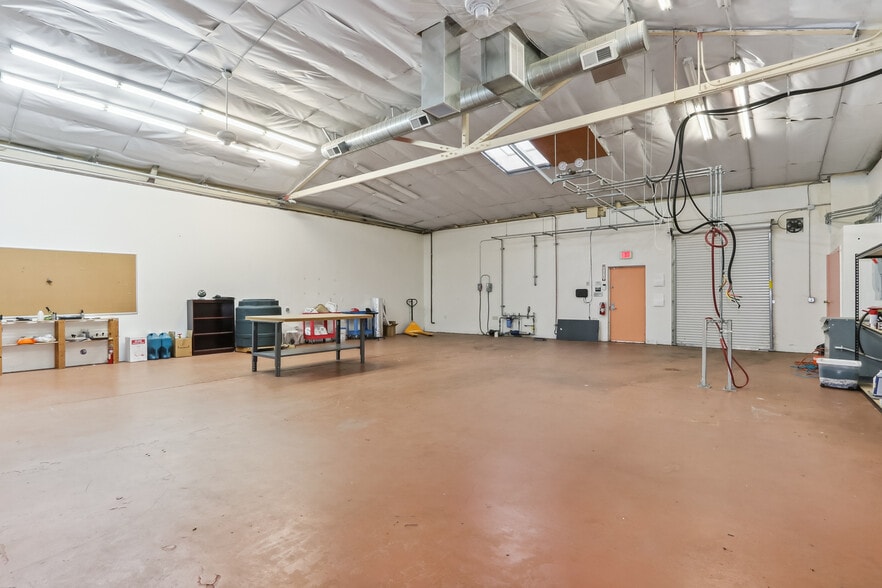 More Photos Of 1112 D St, Sacramento Showroom For Sale