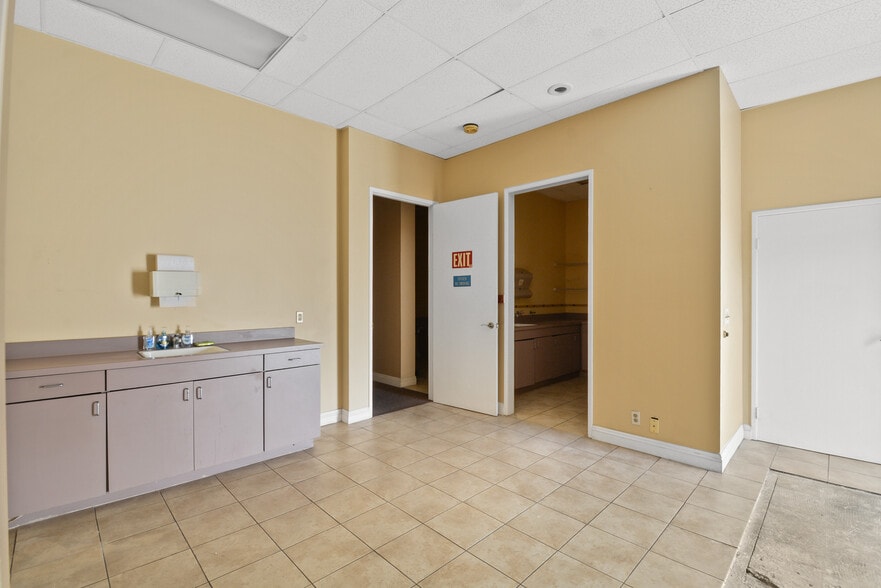 More Photos Of 7932-7942 Valley View St, Buena Park General Retail For Lease