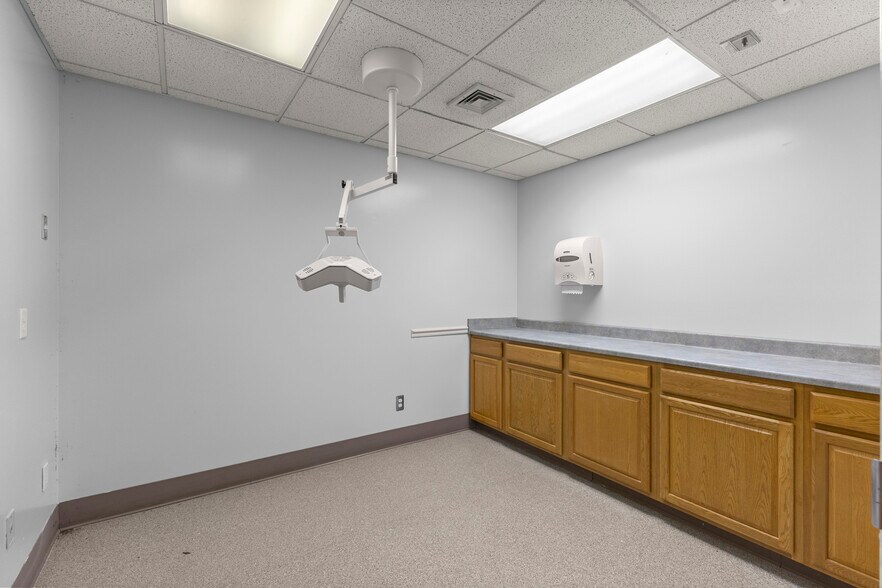 More Photos Of 435 Sumpter rd, Belleville Hospital For Sale