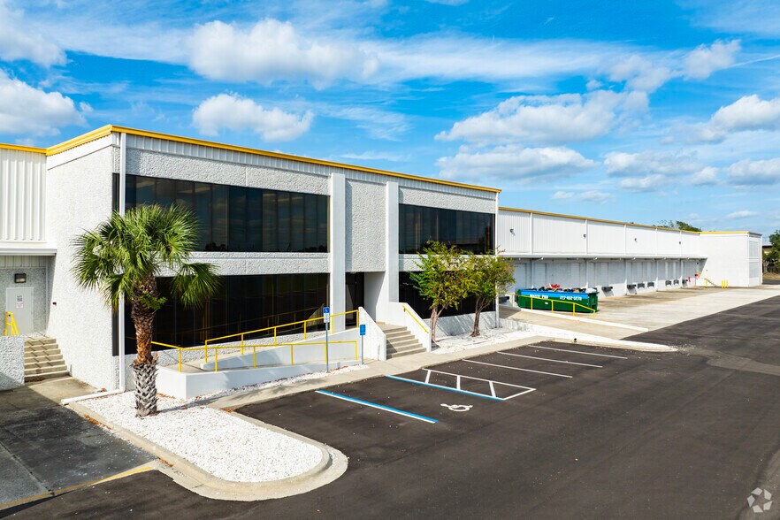 More Photos Of 6708 Harney Rd, Tampa Distribution For Lease