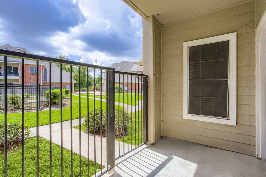 More Photos Of 12380 Wood Bayou Dr, Houston Apartments For Sale