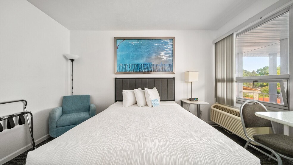 More Photos Of 1010 E Front St, Traverse City Hotel For Sale