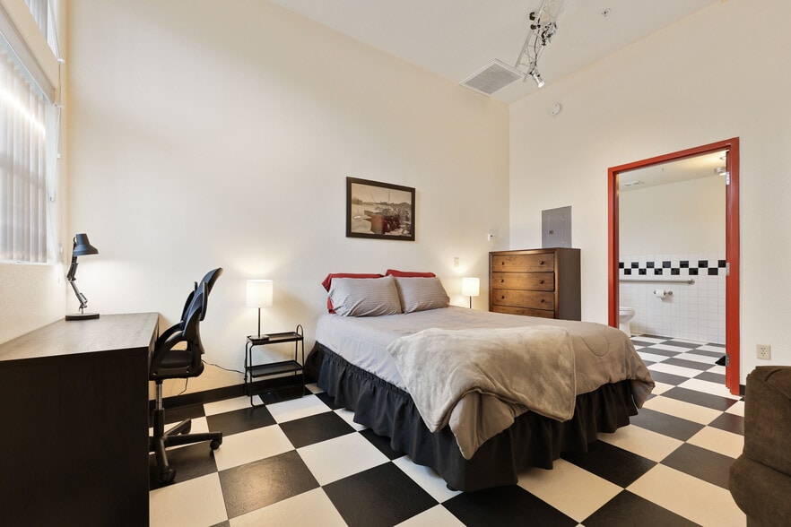 More Photos Of 315 E Andy Devine Ave, Kingman Hotel For Sale