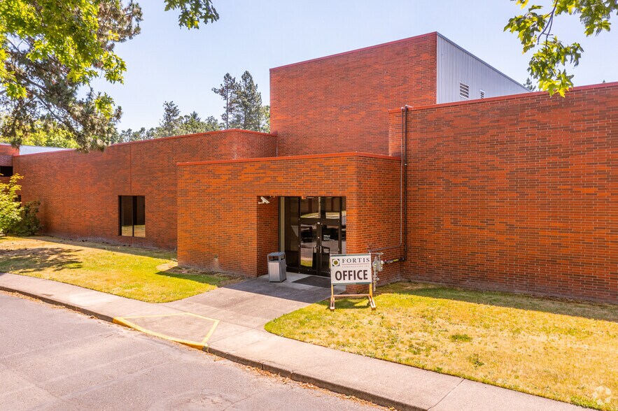 More Photos Of 26600 SW Parkway Ave, Wilsonville Light Manufacturing For Lease
