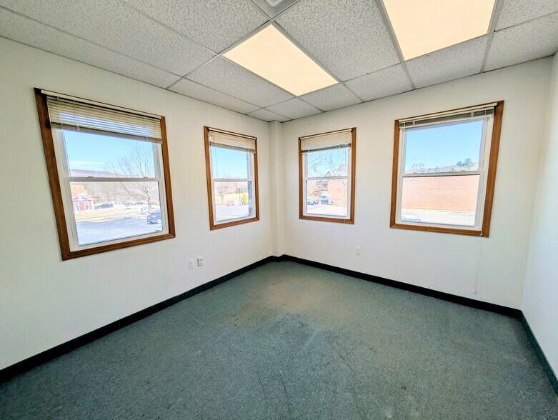 More Photos Of 59 E Mill Rd, Long Valley Office For Sale