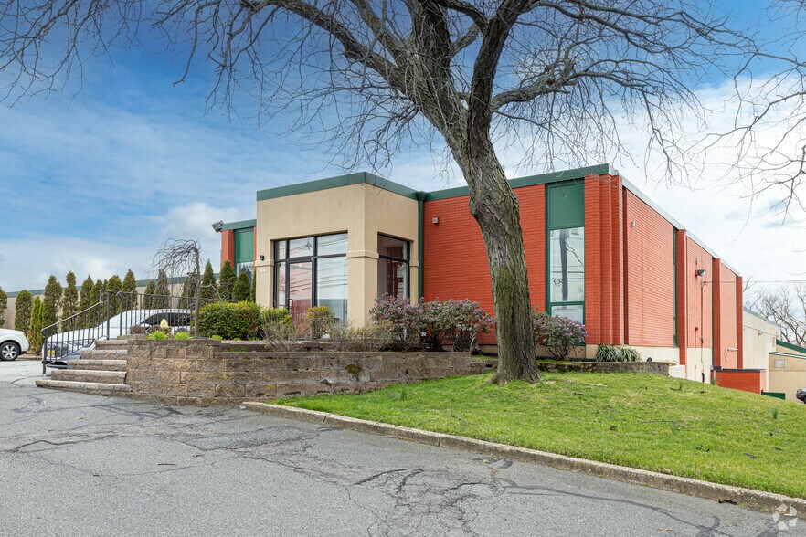 Primary Photo Of 480 Mundet Pl, Hillside Manufacturing For Sale