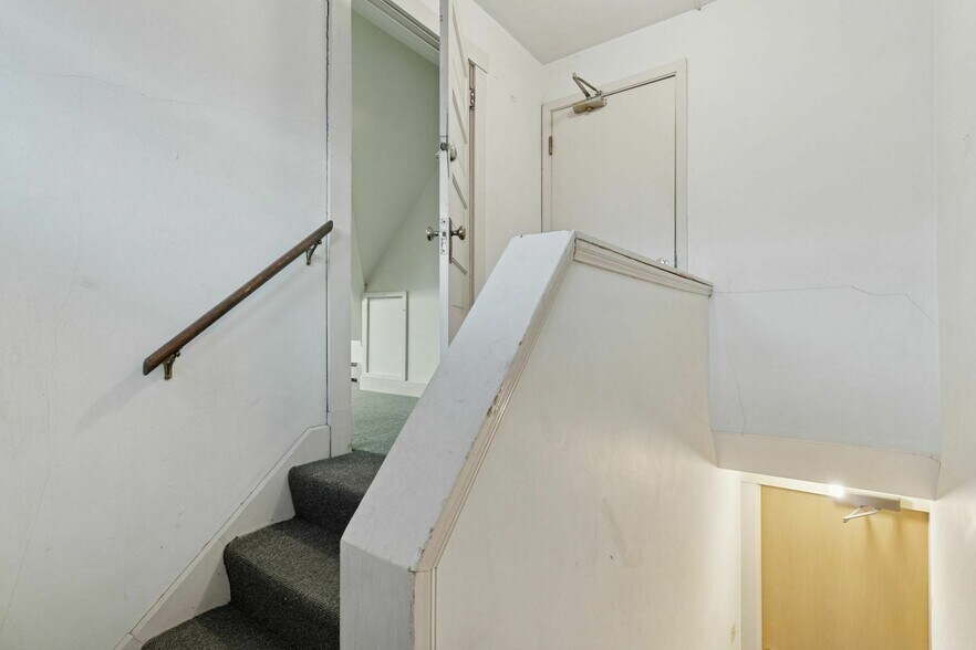 More Photos Of 2318 S 1st Ave, Minneapolis Office For Sale