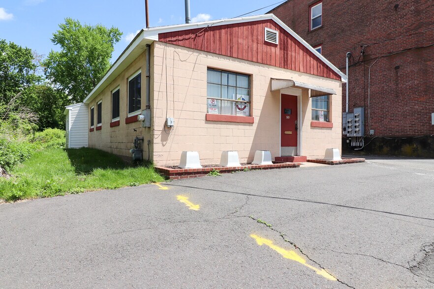 More Photos Of 50 Saint Johns St, Middletown Freestanding For Lease
