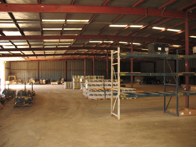 More Photos Of 413 S Eastman Rd, Longview Warehouse For Lease