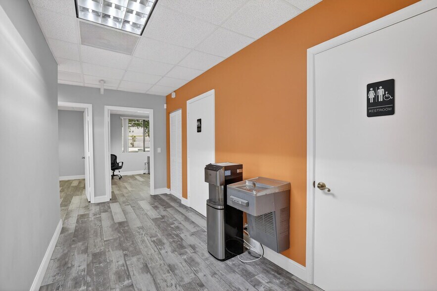 More Photos Of 1007 Shotgun Rd, Sunrise Office For Sale