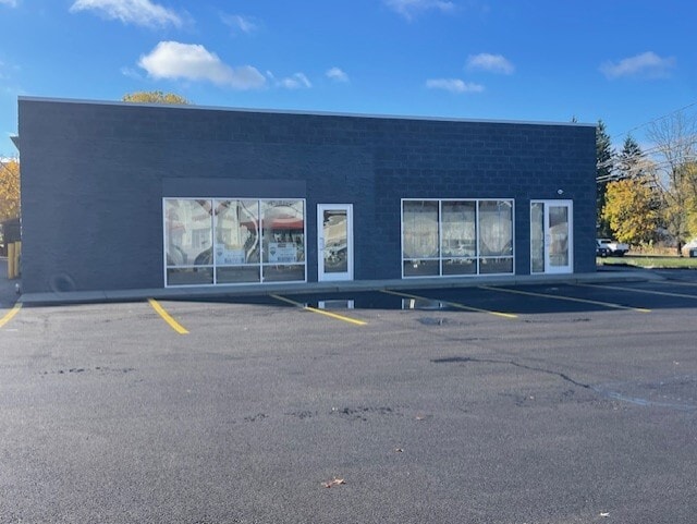 More Photos Of 1300 E Main St, Ravenna Auto Dealership For Lease