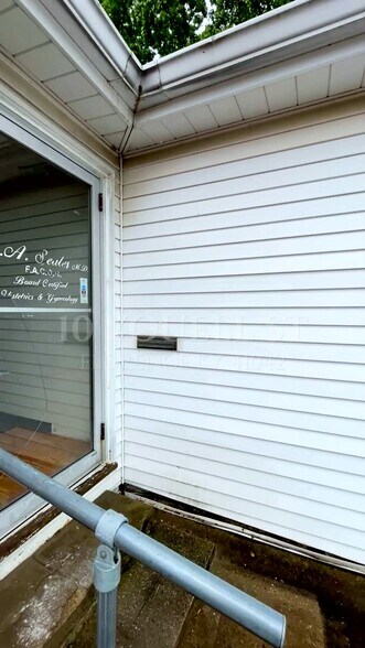 Primary Photo Of 10 Youell St, Florence Office For Sale