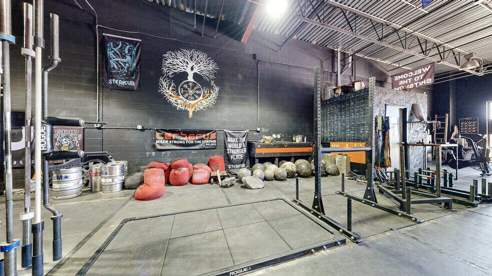 More Photos Of 943-965 E 11th St, Loveland Warehouse For Sale