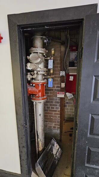 More Photos Of 6704 Harrisburg Blvd, Houston Freestanding For Lease