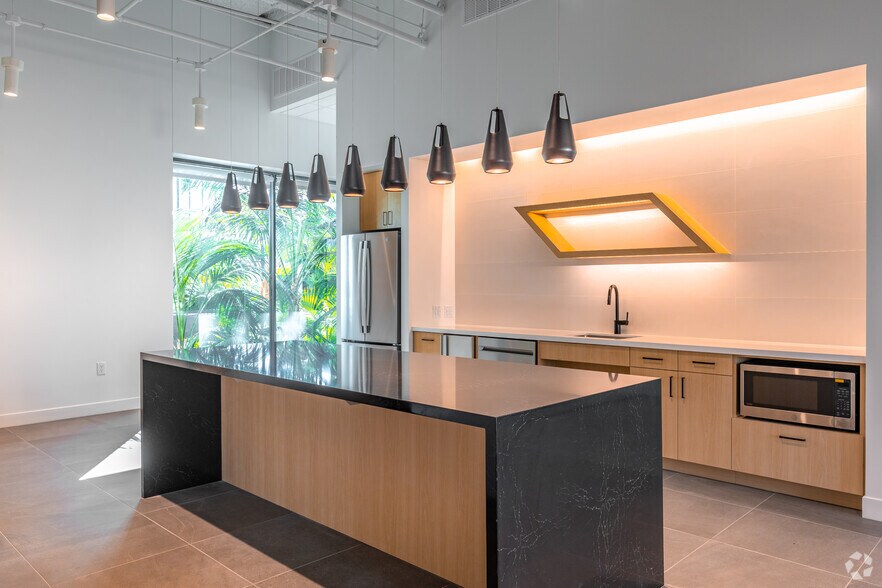 More Photos Of 1301 Young St, Dallas Office For Lease