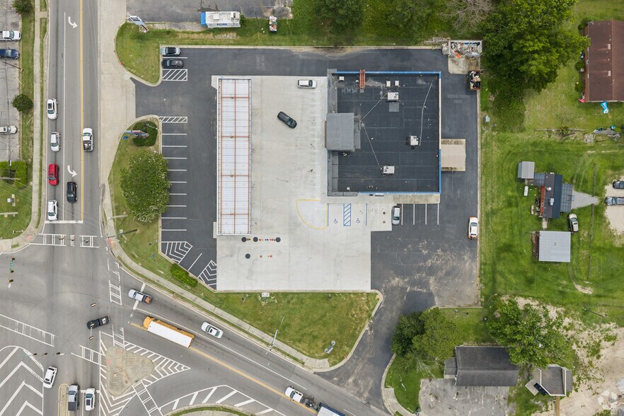 More Photos Of 715 W 4th St, Adel Service Station For Sale