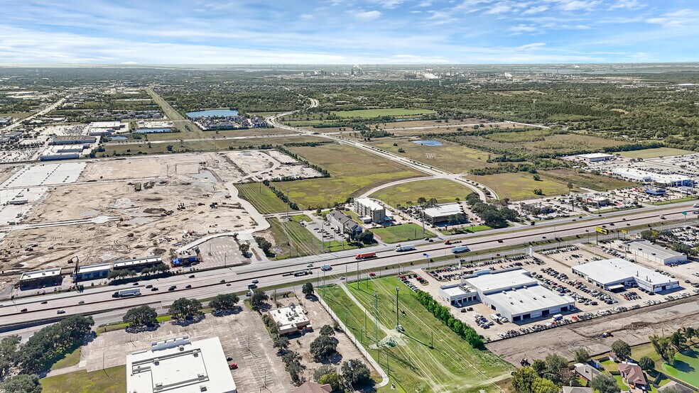 More Photos Of 4717 I-10 Fwy, Baytown General Retail For Sale