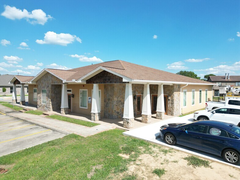 More Photos Of 4 Bayoubrandt Dr, Beaumont Medical For Sale