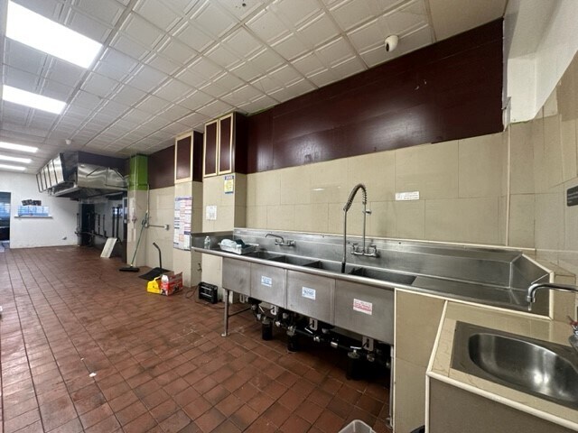 More Photos Of 10657 160th St, Jamaica Storefront For Lease