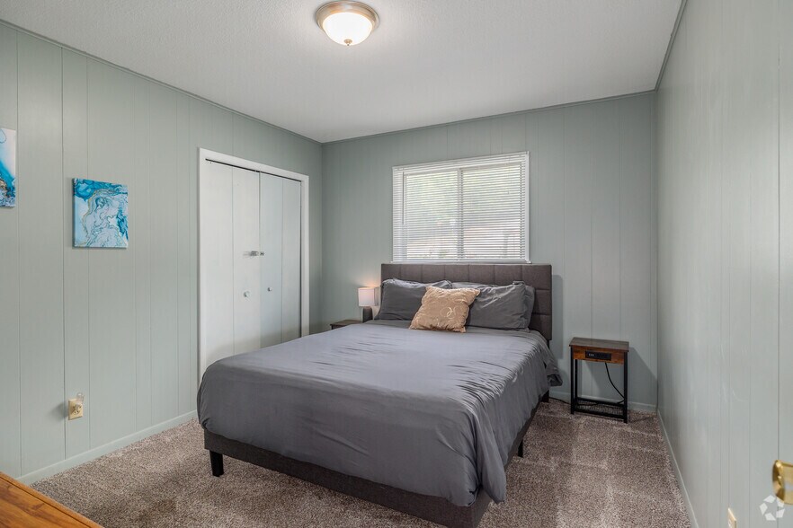 More Photos Of 1062 Susan Rd, Lake Ozark Hotel For Sale
