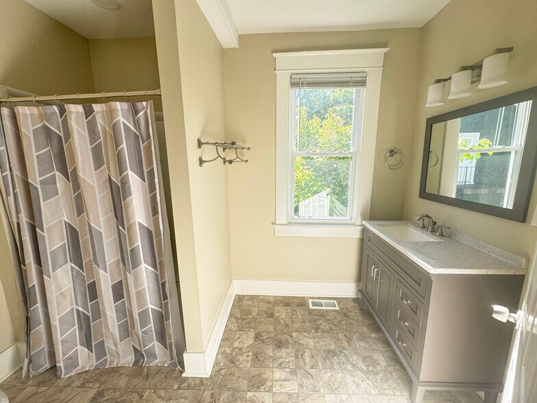 More Photos Of 1102 Kirkland Avenue, Nashville Office Residential For Lease