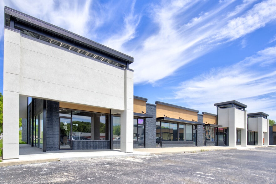 More Photos Of 7711 N Oak Tfwy, Kansas City Unknown For Lease