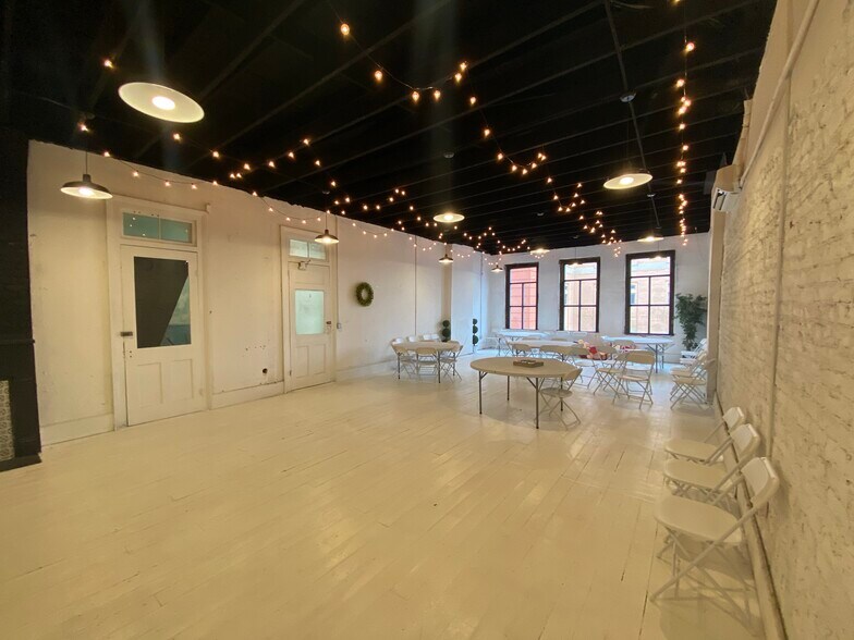 More Photos Of 122 W Whitner St, Anderson Restaurant For Lease