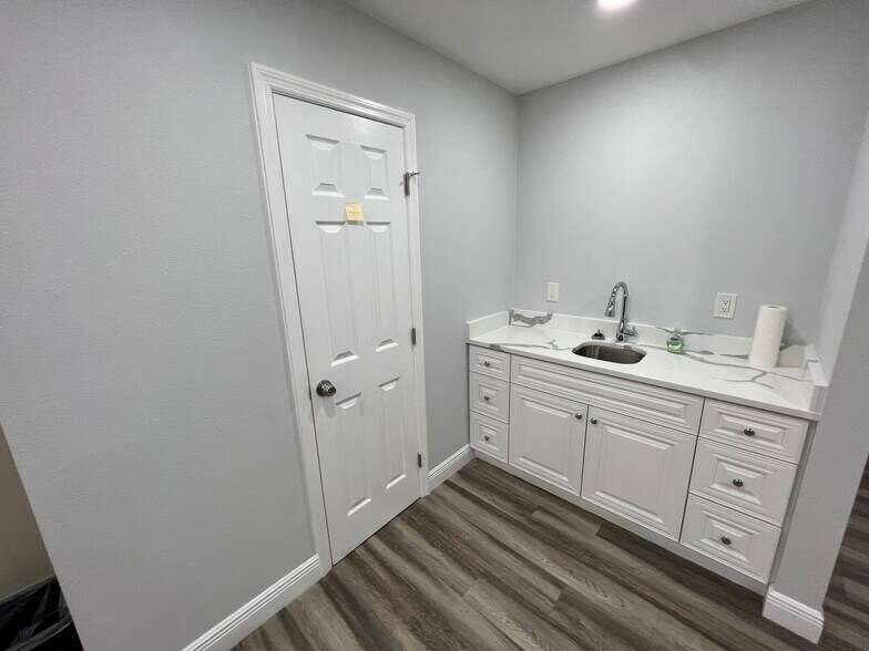 More Photos Of 505 Westbrook Ave, Brandon Office For Sale