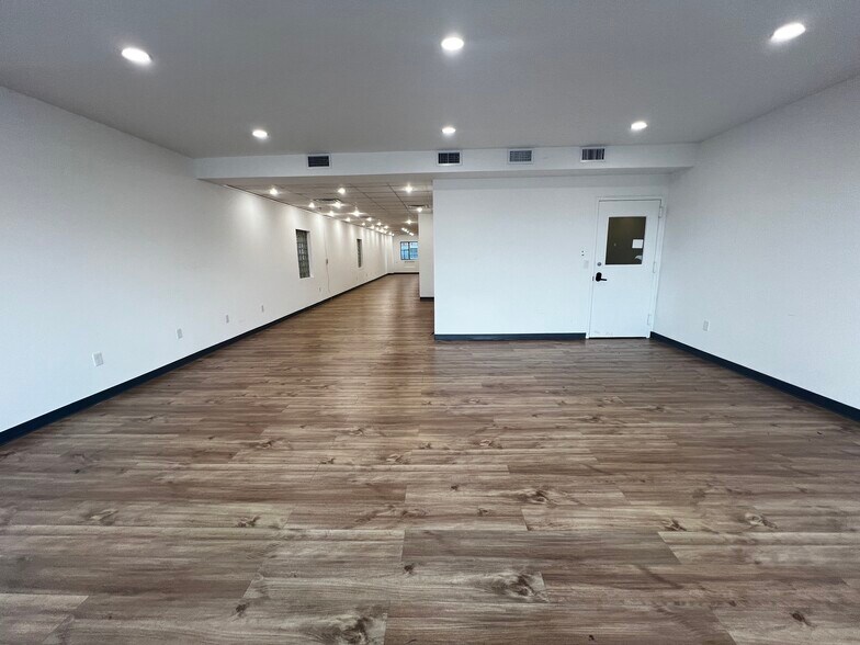 More Photos Of 13681 Roosevelt Ave, Flushing Office For Lease