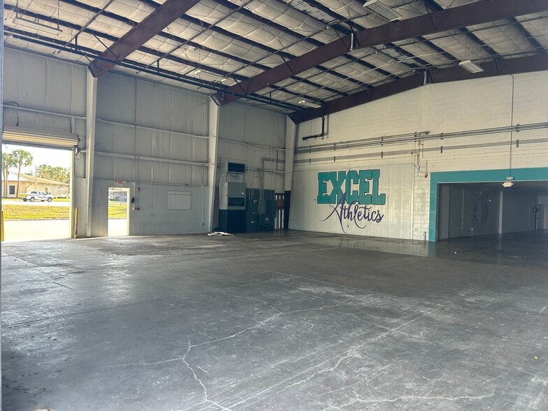 More Photos Of 650 6th St SW, Winter Haven Manufacturing For Lease
