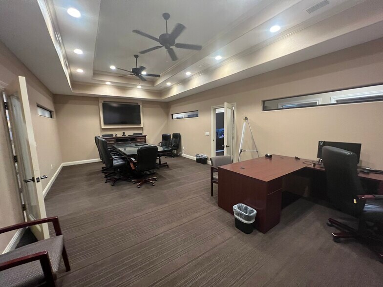 More Photos Of 6413 N State Highway 349, Midland Warehouse For Lease