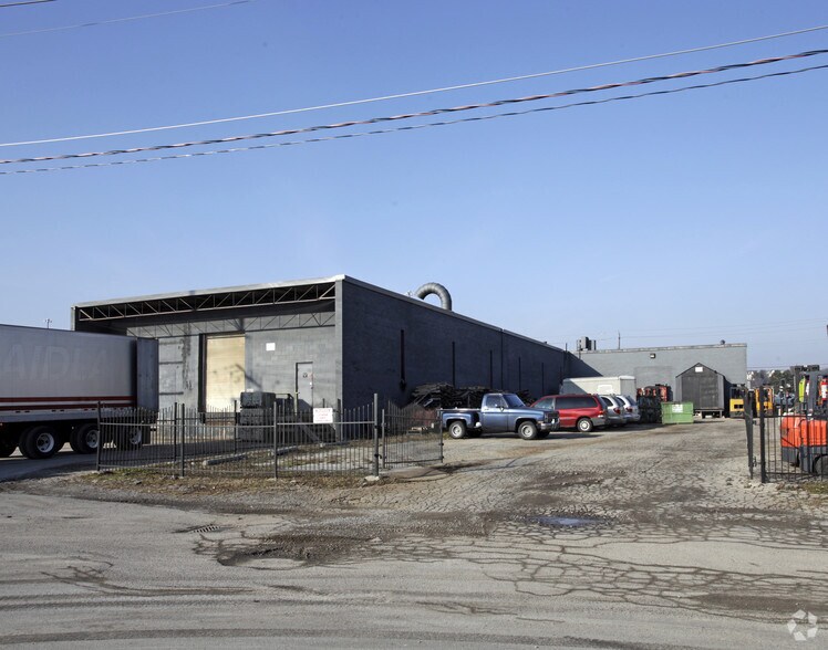 More Photos Of 1054 S Service Rd W, Oakville Flex For Lease