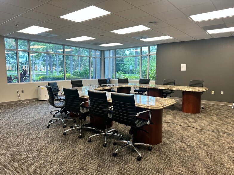 More Photos Of 6021 142nd Ave, Clearwater Office For Lease